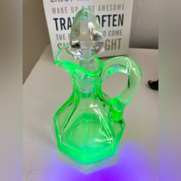 Depression Glass Green Cruet - Picture 2 of 5